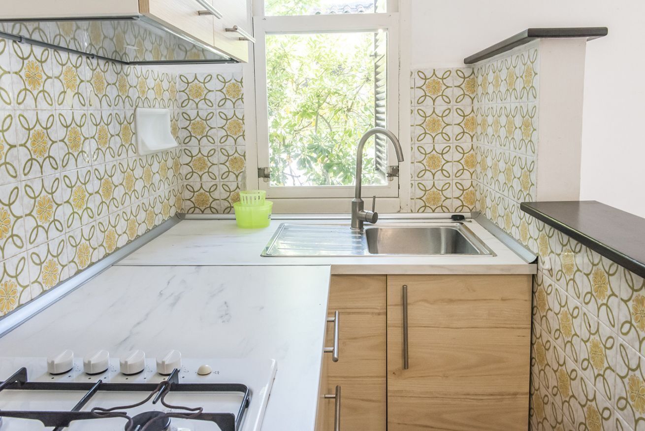 Fridge, oven, dining tables