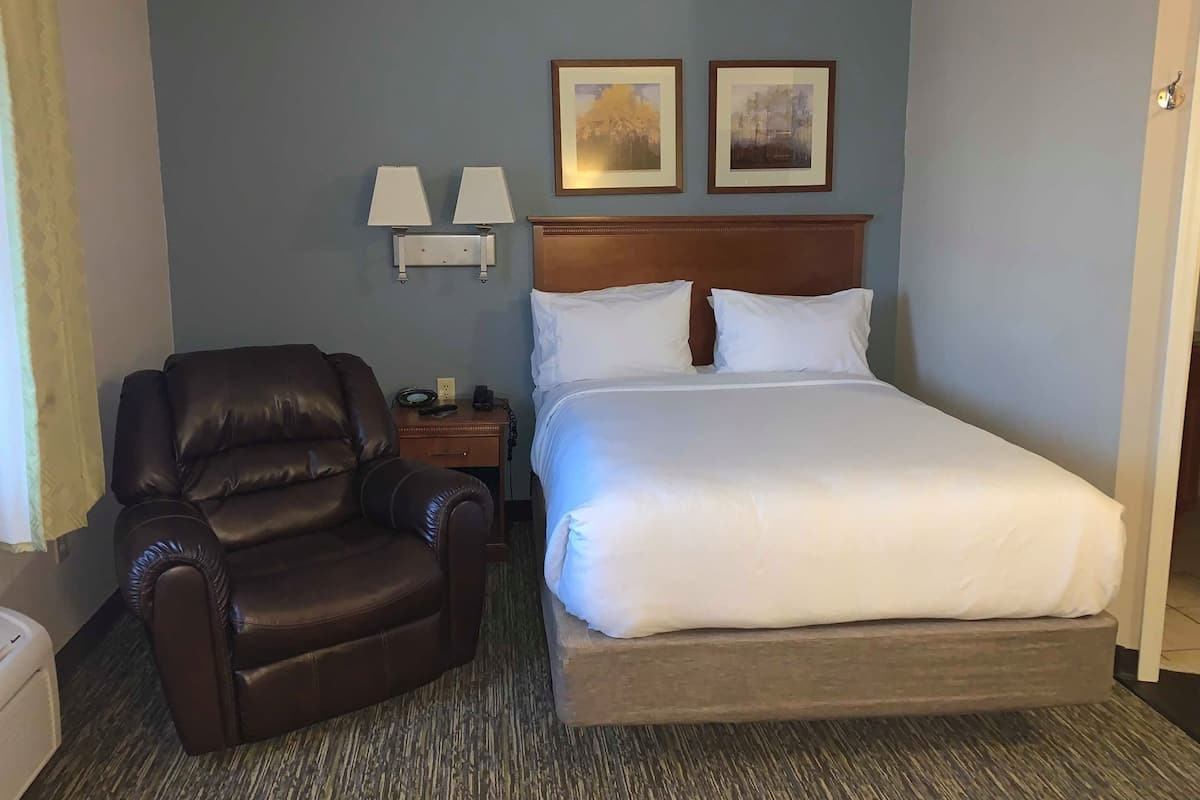 Basic Single Room, 2 Queen Beds, Non Smoking | Blackout drapes, iron/ironing board, cribs (surcharge)