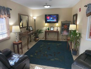 Lobby sitting area - Candlewood Suites Augusta (Augusta)
