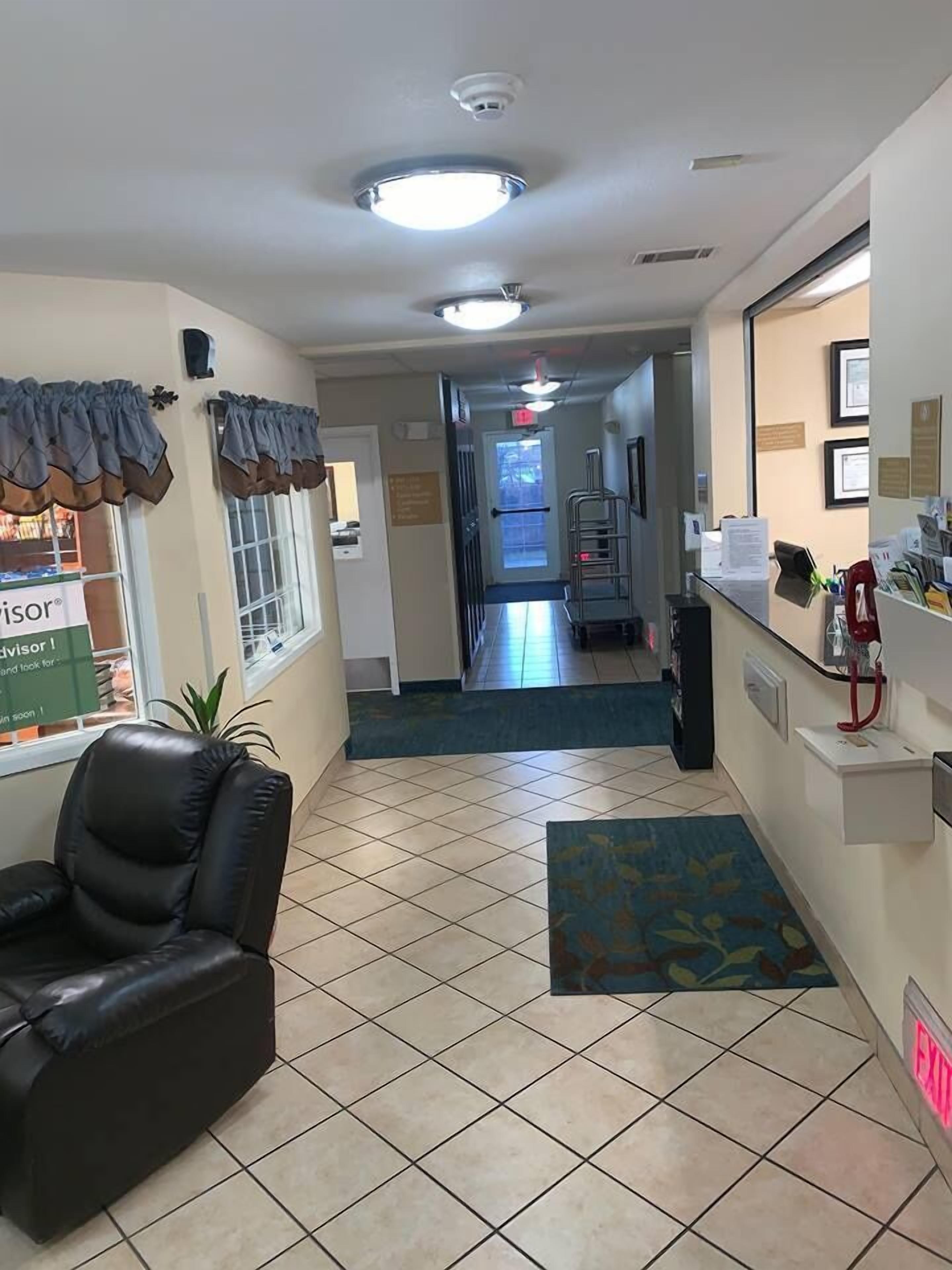 Check-in/check-out kiosk