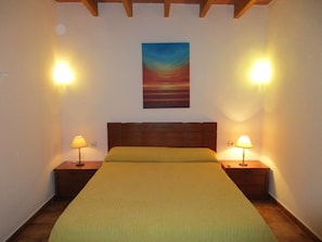 3 bedrooms, in-room safe, iron/ironing board, travel crib - Cas Bunyoler - In Cas Concos, Felanitx, with private swimming pool, AC bedrooms (Cas Concos des Cavaller)