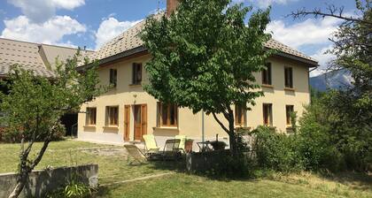 Large apartment in mountain house in Risoul - 05600