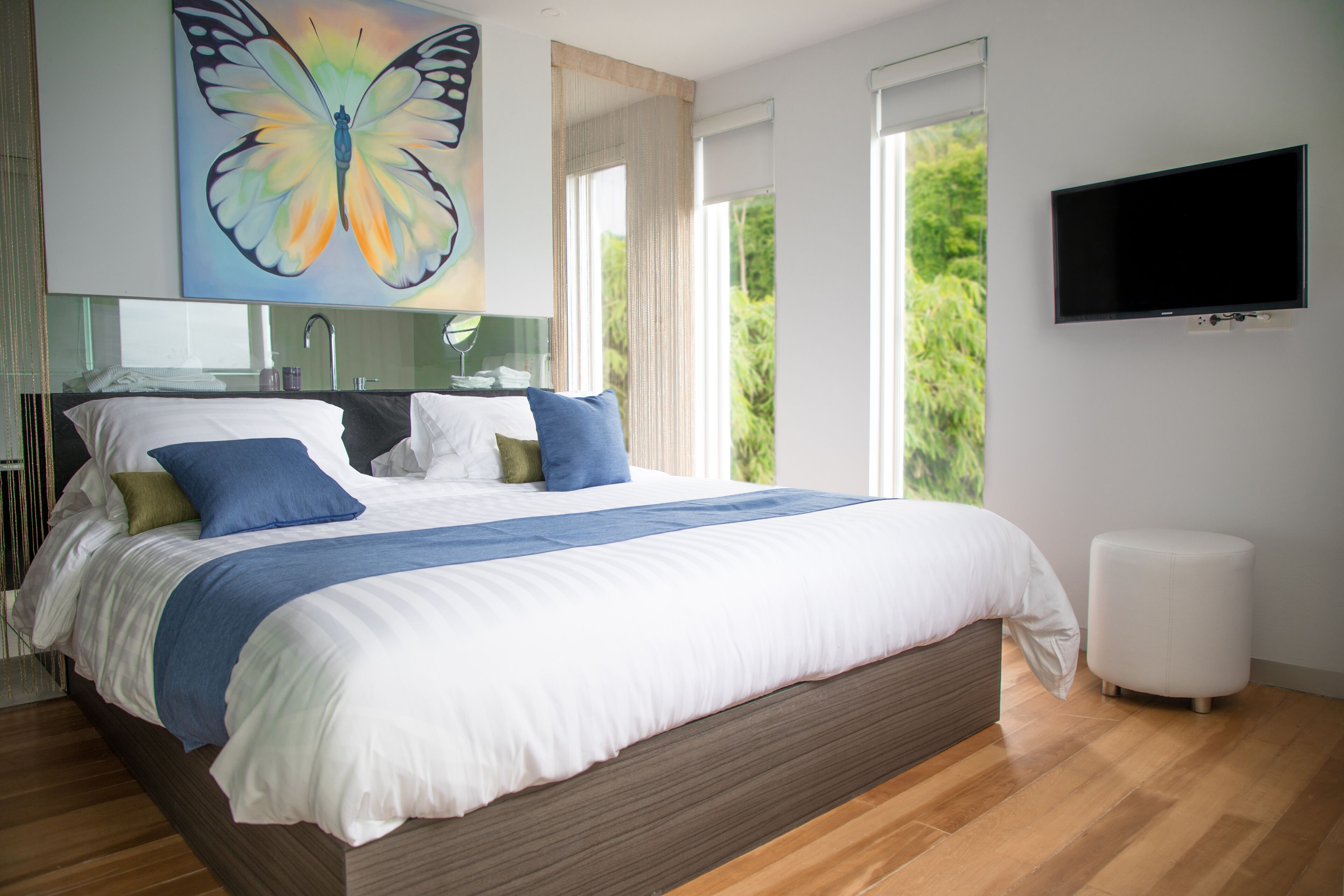 Spacious private villa - apartment: pool / garden / sea view within 5* Resort 