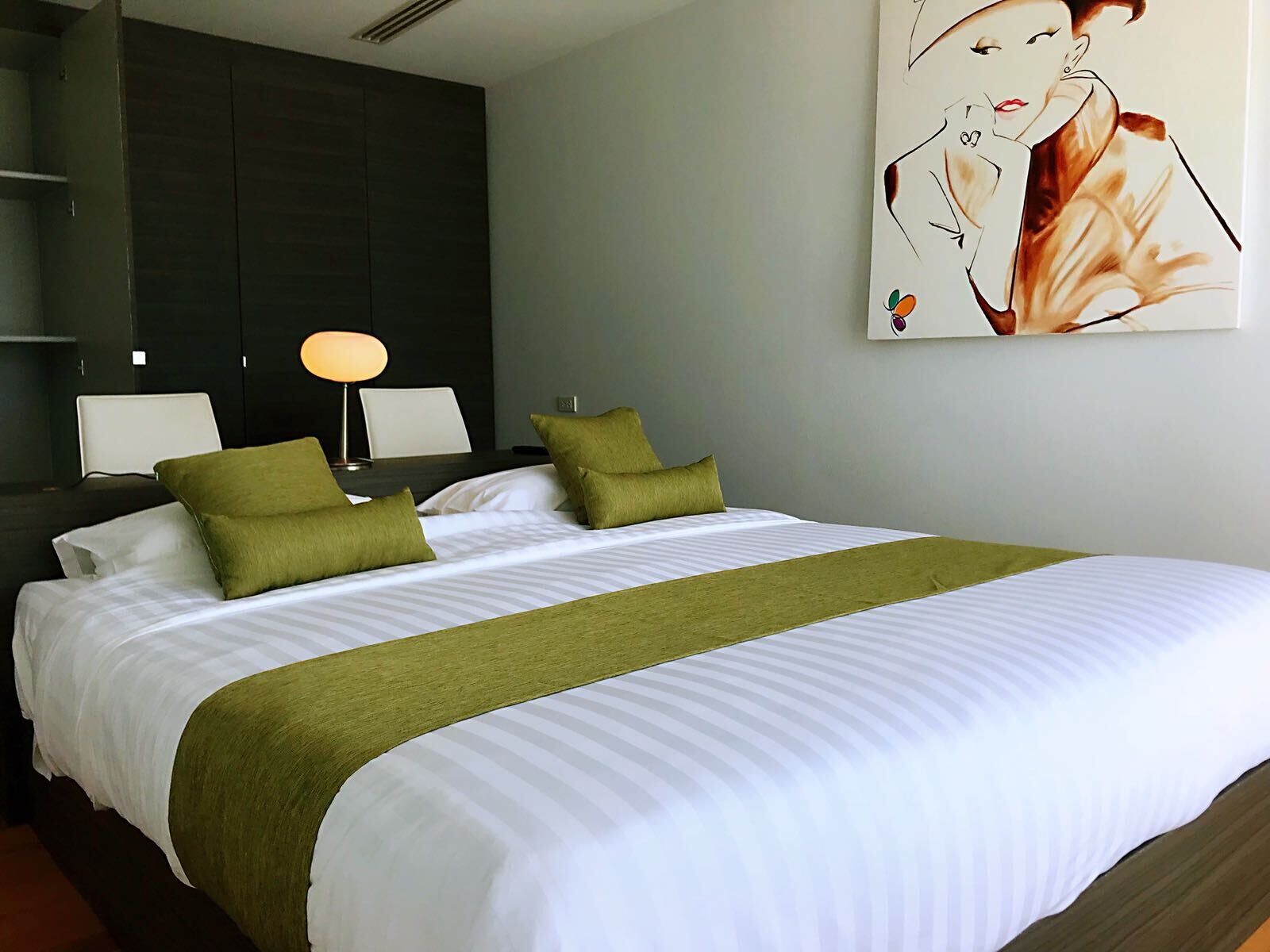 Spacious private villa - apartment: pool / garden / sea view within 5* Resort 