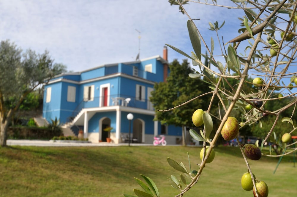 The Blue House in the Heart of Sicily between Piazza Armerina and Caltagirone
