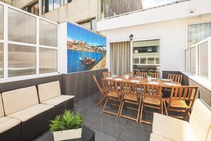 Outdoor dining - Family Oporto Apartment (Porto)