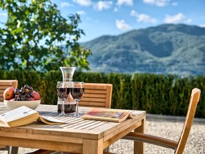 Outdoor dining - Tranquil architect-restored Tuscan villa with infinity pool and panoramic views (Pescia)