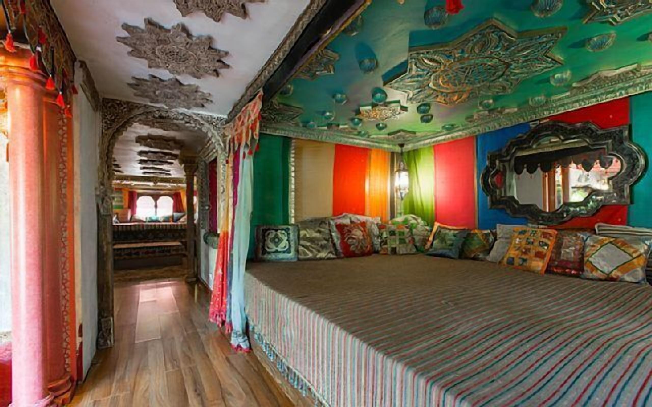 Rural house with Oriental style 55km from Madrid 