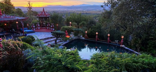 Rural house with Oriental style 55km from Madrid 