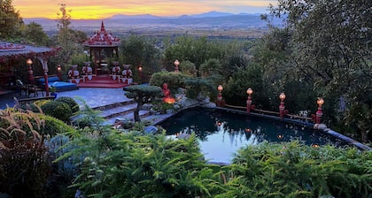 Rural house with Oriental style 55km from Madrid