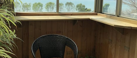 Deluxe Suite, 1 Queen Bed, Non Smoking | Desk, free WiFi