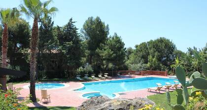 Sicilian Escape: Pool, Park & Steps from the Sea