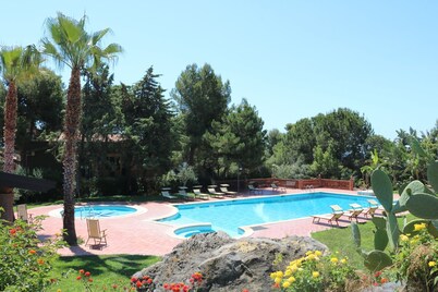 Sicilian Escape: Pool, Park & Steps from the Sea