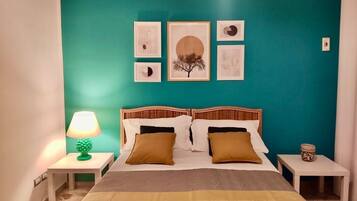 2 bedrooms, travel crib, free WiFi, bed sheets