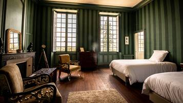 7 slaapkamers, een strijkplank/strijkijzer, reisbedje, wifi