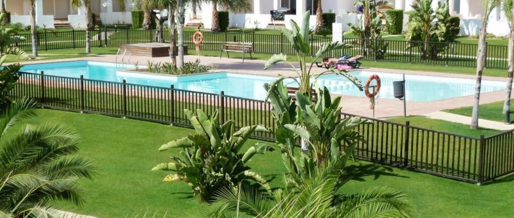 2 Bedroom (sleeps 4/5)  ground-floor apartment backing onto grass area & pool