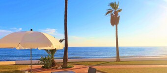 BEACH Front house - Full SEA View - Dona Lola BEACH Resort - Between MARBELLA and La cala de Mijas - 2 bedrooms + 2 bathrooms - CS100