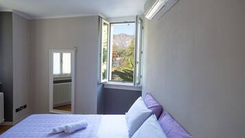2 Schlafzimmer, Schreibtisch, Bügeleisen/Bügelbrett, Reisekinderbett
