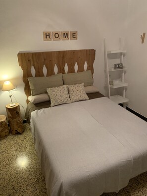 3 bedrooms, in-room safe, iron/ironing board, WiFi