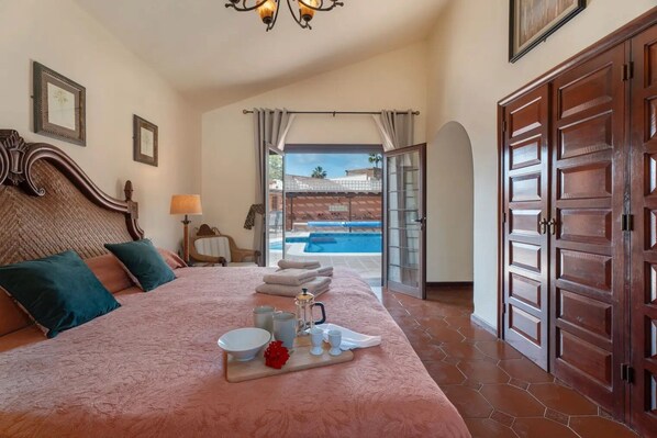 3 bedrooms, in-room safe, iron/ironing board, free WiFi