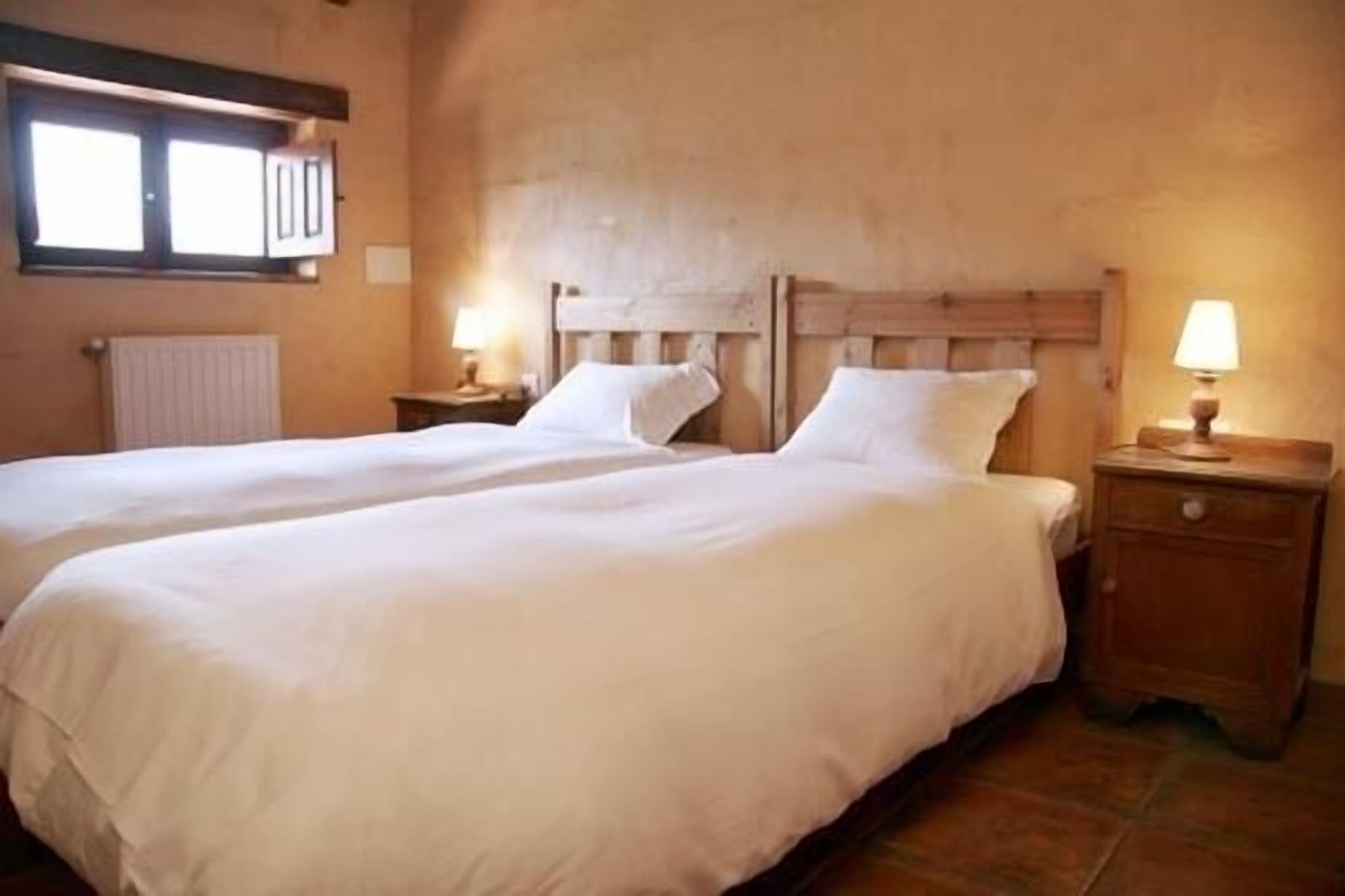 2 slaapkamers, een strijkplank/strijkijzer, gratis wifi, beddengoed