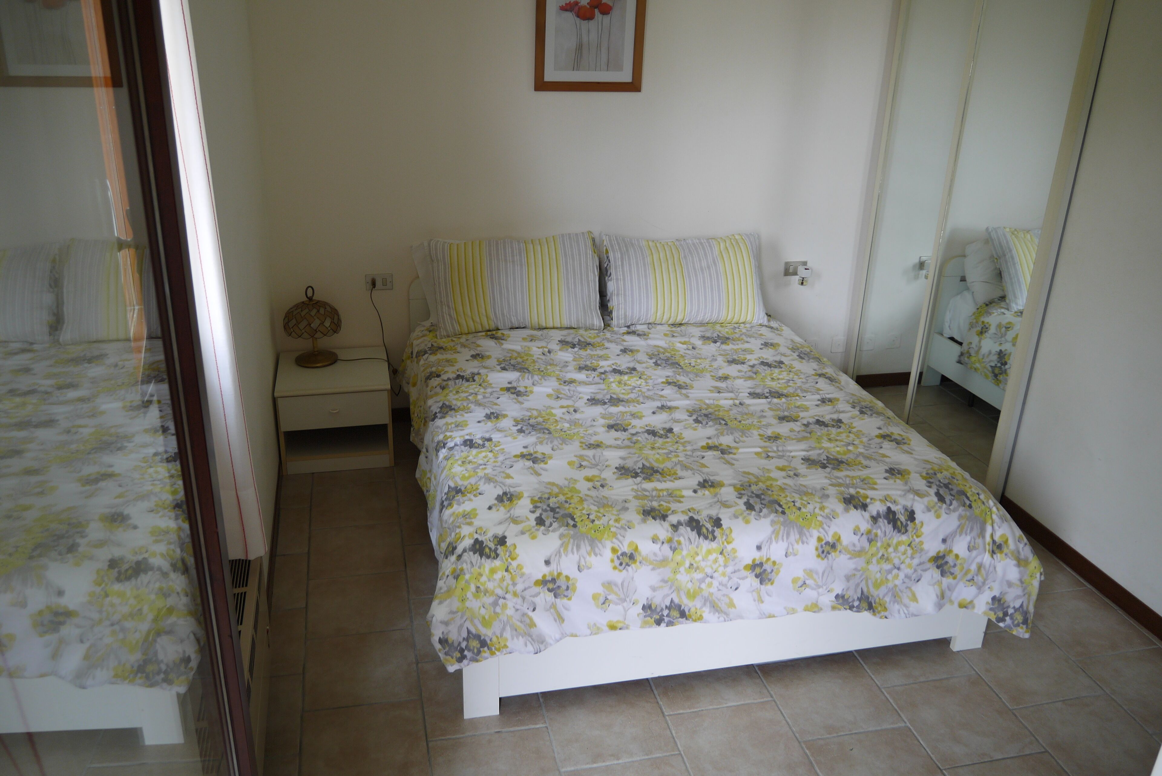 Italian Lake Apartment With Large Swimming Pool, Tennis Court, Lake Views, WiFi