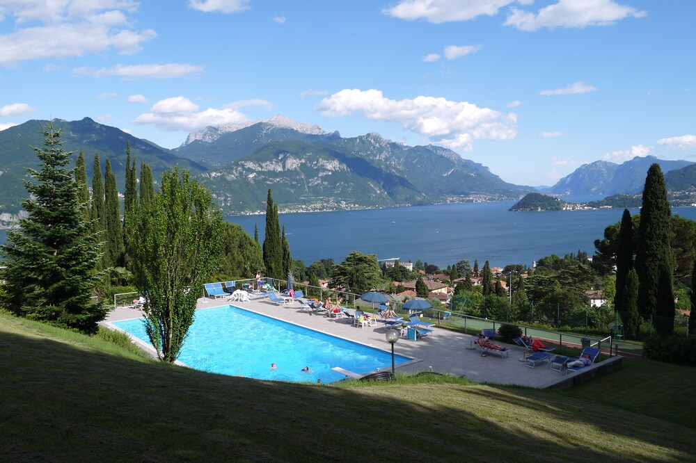 Italian Lake Apartment With Large Swimming Pool, Tennis Court, Lake Views, WiFi
