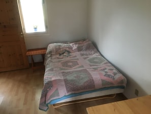 2 habitaciones, tabla de planchar con plancha, wifi y ropa de cama