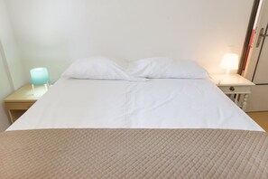 3 bedrooms, bed sheets - M049 - Marcelli, three-room apartment with garden 200 meters from the sea (Marcelli)