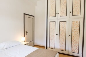 3 bedrooms, bed sheets - M049 - Marcelli, three-room apartment with garden 200 meters from the sea (Marcelli)