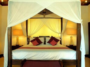 Traditional-Villa, Mehrere Betten, Nichtraucher, Poolblick | 3 Schlafzimmer, Minibar, Zimmersafe, Verdunkelungsvorhänge