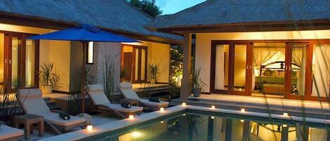 Traditionele villa, Meerdere bedden, niet-roken, uitzicht op zwembad | Privézwembad