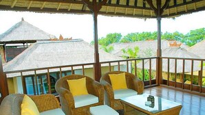 Tradisjonell villa, flere senger, ikke-røyk, bassengutsikt | Terrasse/patio