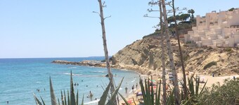 Beautiful Villa in El Campello with Private Pool and a Step from the Sea