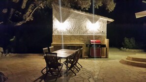 Outdoor dining - Beautiful Villa in El Campello with Private Pool and a Step from the Sea (El Campello)