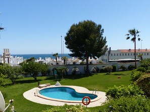 Pool - Modern apartment, all close, beach, train, and wifi (Benalmádena)