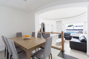 Outdoor dining - Villa Mimi 4 bedroom villa (Puerto del Carmen)