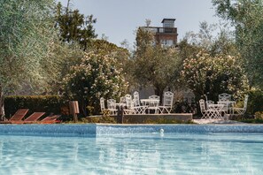 Pool - On the ground floor of an old farmhouse, in the countryside with a swimming pool (Pesaro)