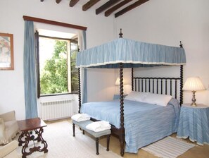 1 bedroom, in-room safe, iron/ironing board, free WiFi