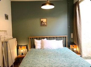 4 bedrooms, iron/ironing board, free WiFi