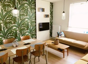 TV, books - NEW trendy house 5 min from shopping streets (Brugge)