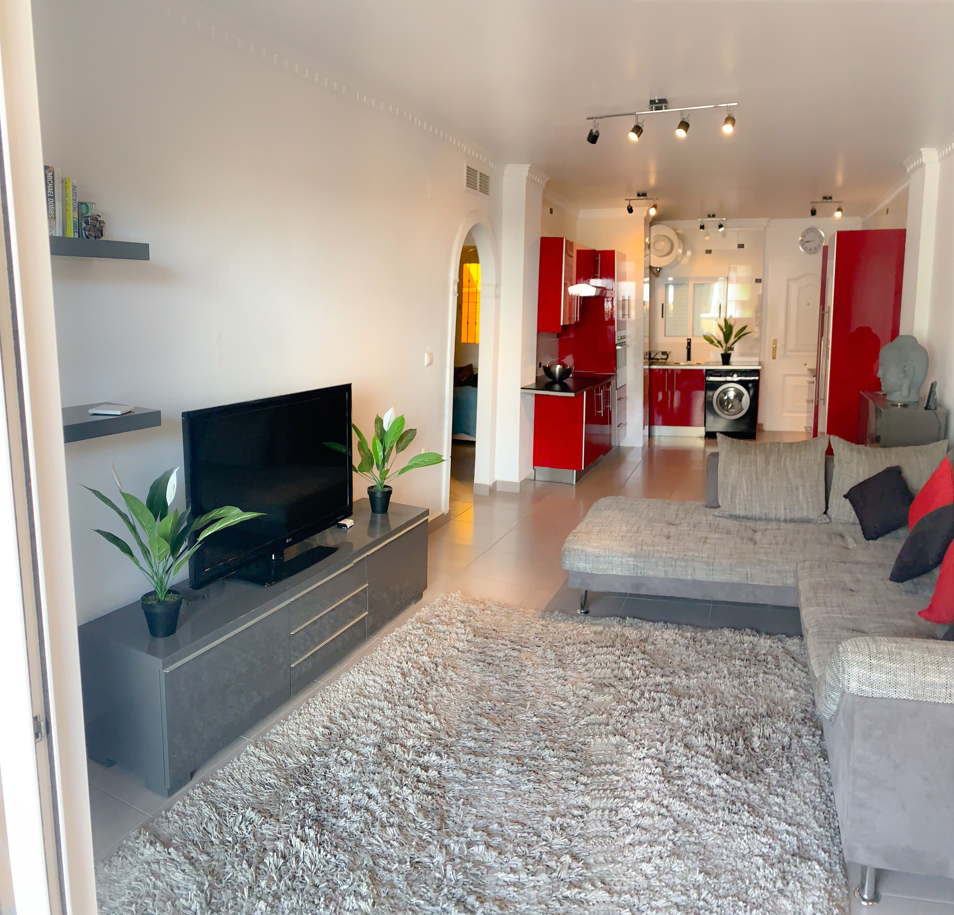 Modern Well presented 2 bedroom Ground Floor apartment in Algorfa Village.