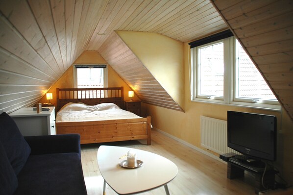 1 bedroom, travel cot, free WiFi, bed sheets