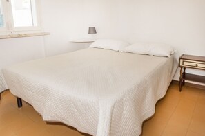 2 bedrooms, bed sheets