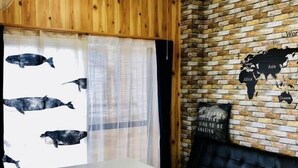 Apartemen Keluarga | Ruang keluarga | TV layar datar