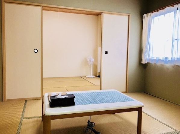 Familienapartment | 2 Schlafzimmer, Minibar, Schreibtisch, schallisolierte Zimmer