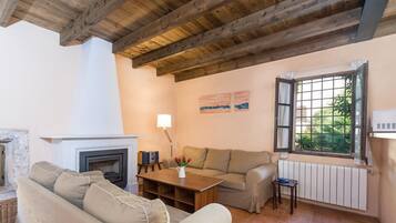 Televisie en een open haard