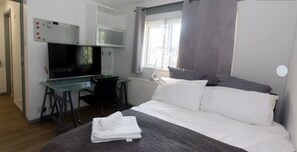 5 Schlafzimmer, Schreibtisch, Bügeleisen/Bügelbrett, kostenloses WLAN