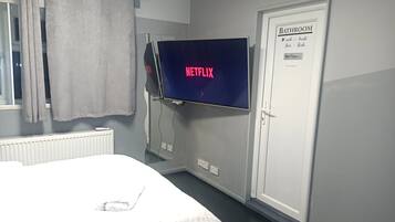 5 bedrooms, desk, iron/ironing board, free WiFi