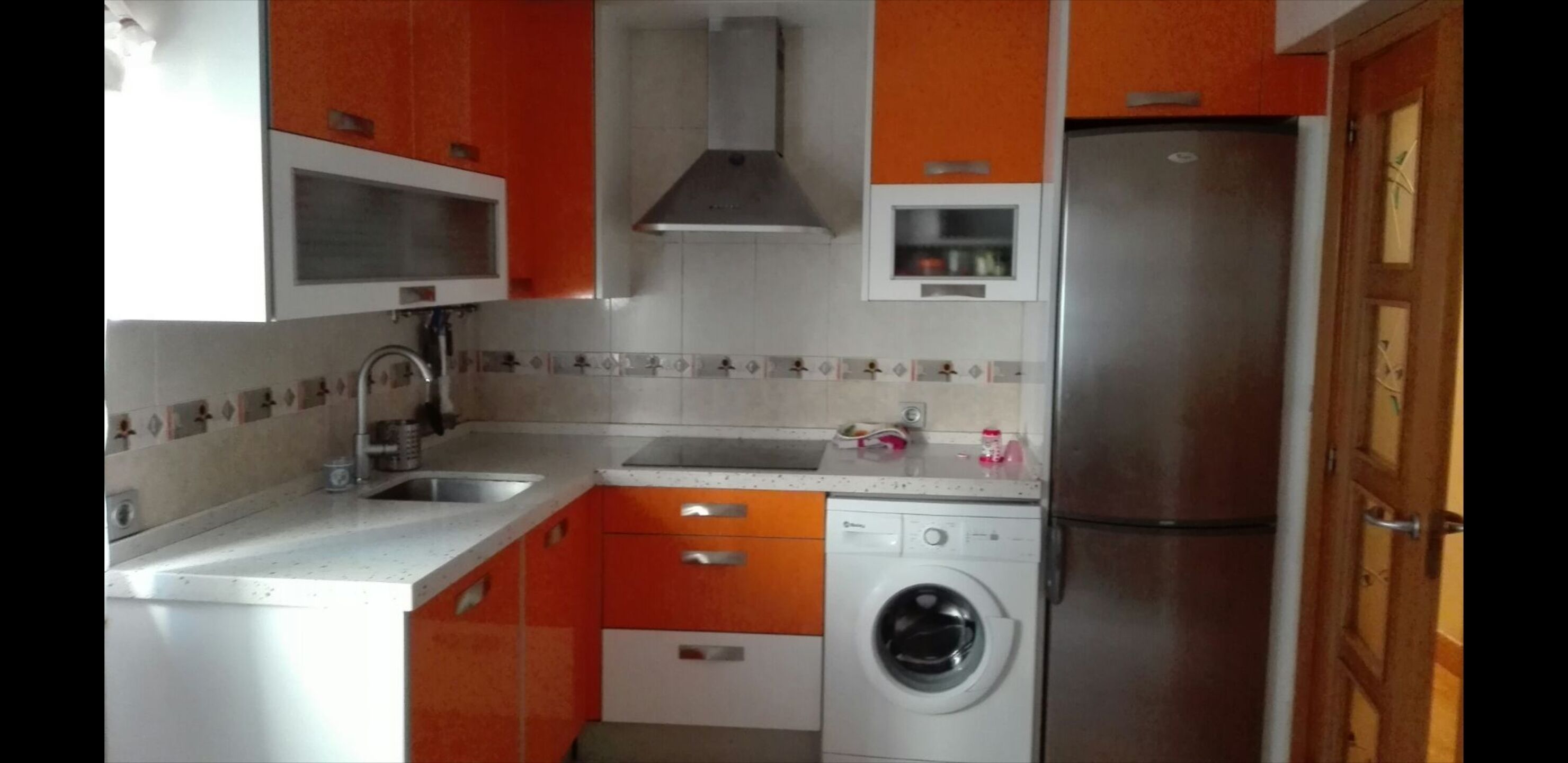 JON HOUSE WITH GARAGE AND WIFI 5 minutes from the metro